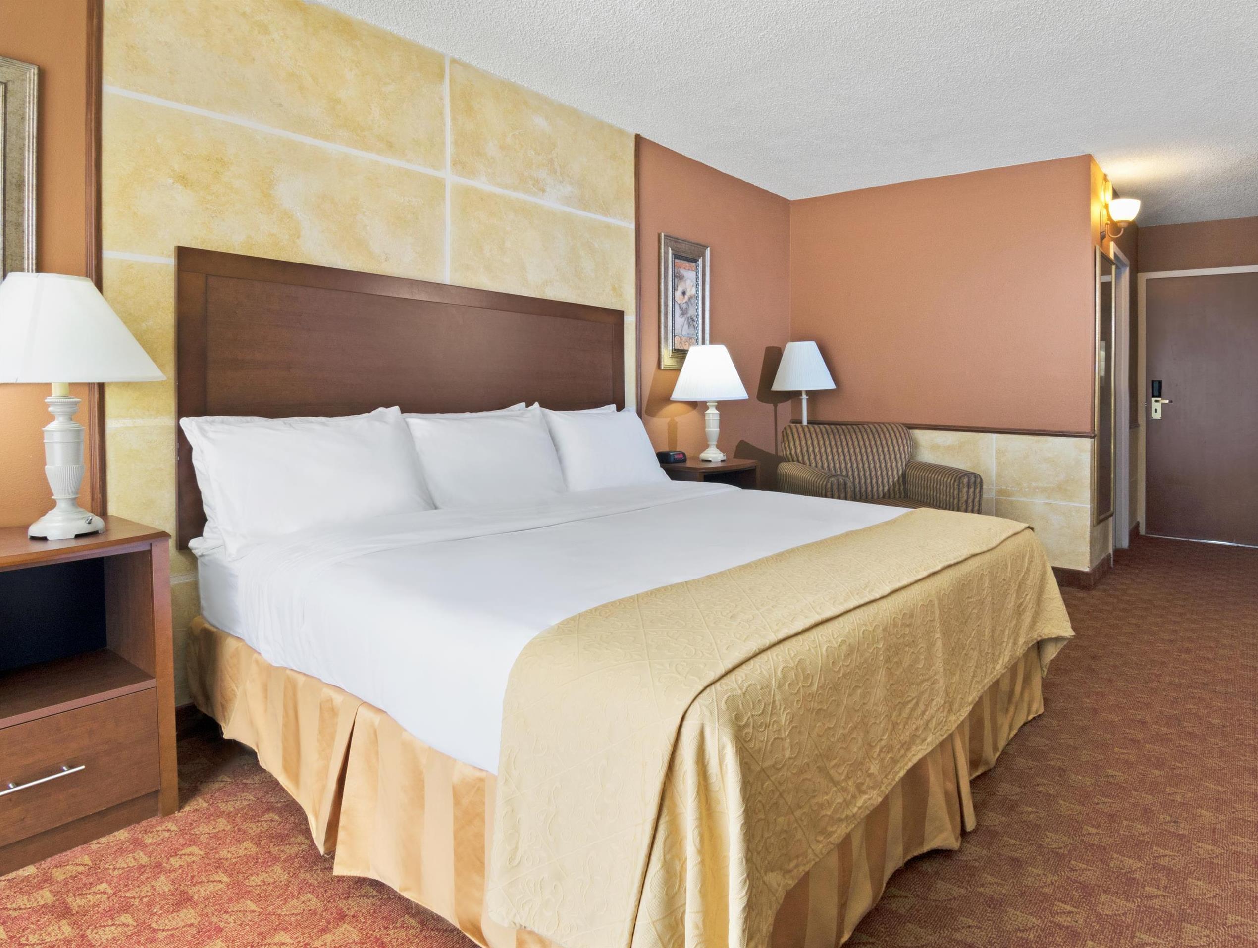 Ramada By Wyndham Austin South Hotel Eksteriør billede